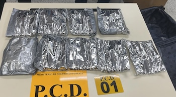 La Policía de Control de Drogas y el Servicio de Vigilancia Aérea decomisaron 3.265 gramos de cocaína en el Aeropuerto Internacional Juan Santamaría. Crédito: MSP