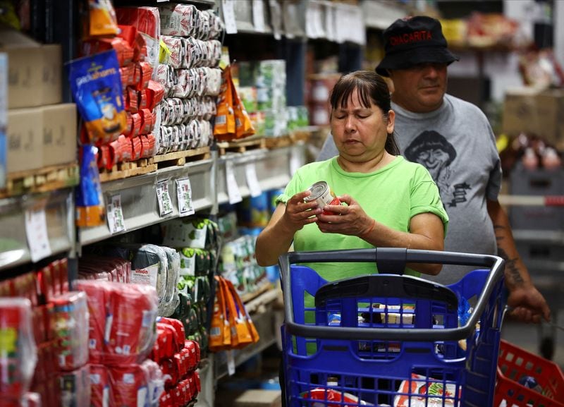 La tarjeta se lanzaría en septiembre (REUTERS/Agustin Marcarian)