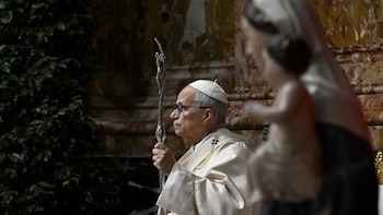 ¿La empresa donde trabajo puede obligarme a cumplir con mi jornada durante los días no laborables por la visita del papa León XIV?