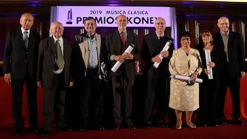 Los premiados en la terna de musicólogo, Enrique Landa, Omar Corrado, Fátima Graciela Musri, Irma Ruiz y Leonardo Waisman