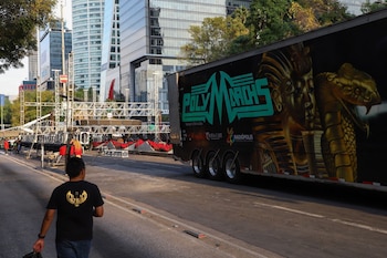 Miles de personas se dieron cita en el Ángel de la Independencia para atestiguar la presentación de polymarchs.