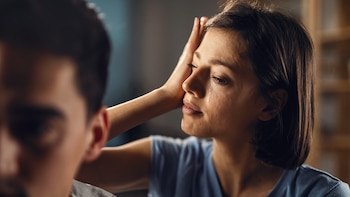 ¿Lloras cada vez que discutes? Esto es lo que pasa en tu cuerpo cuando te enfrentas a un conflicto, según una psicóloga