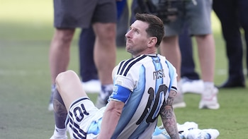AV. El delantero argentino Leo Messi anuncia su retirada de la selección argentina