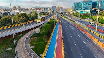 A avenida Carrera 68 incluirá o TransMilenio, uma nova ponte, uma estrada mista e uma ciclovia para melhorar a mobilidade e reduzir o tempo de viagem em Bogotá - crédito IDU