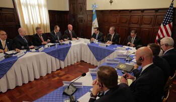 Cinco fiscales federales de Estados Unidos visitaron Guatemala para coordinar la lucha contra el crimen organizado transnacional.