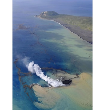 Un volcán submarino sin nombre,