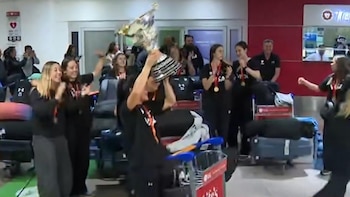 Las Leonas llegaron a la Argentina tras ganar el Mundial de hockey: “Un sueño hecho realidad”