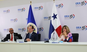En el orden usual, el secretario general de la OEA, Albert Ramdin, el canciller panameño, Javier Martínez-Acha Vásquez, y la secretaria adjunta de la OEA, Laura Gil. (Cortesía)
