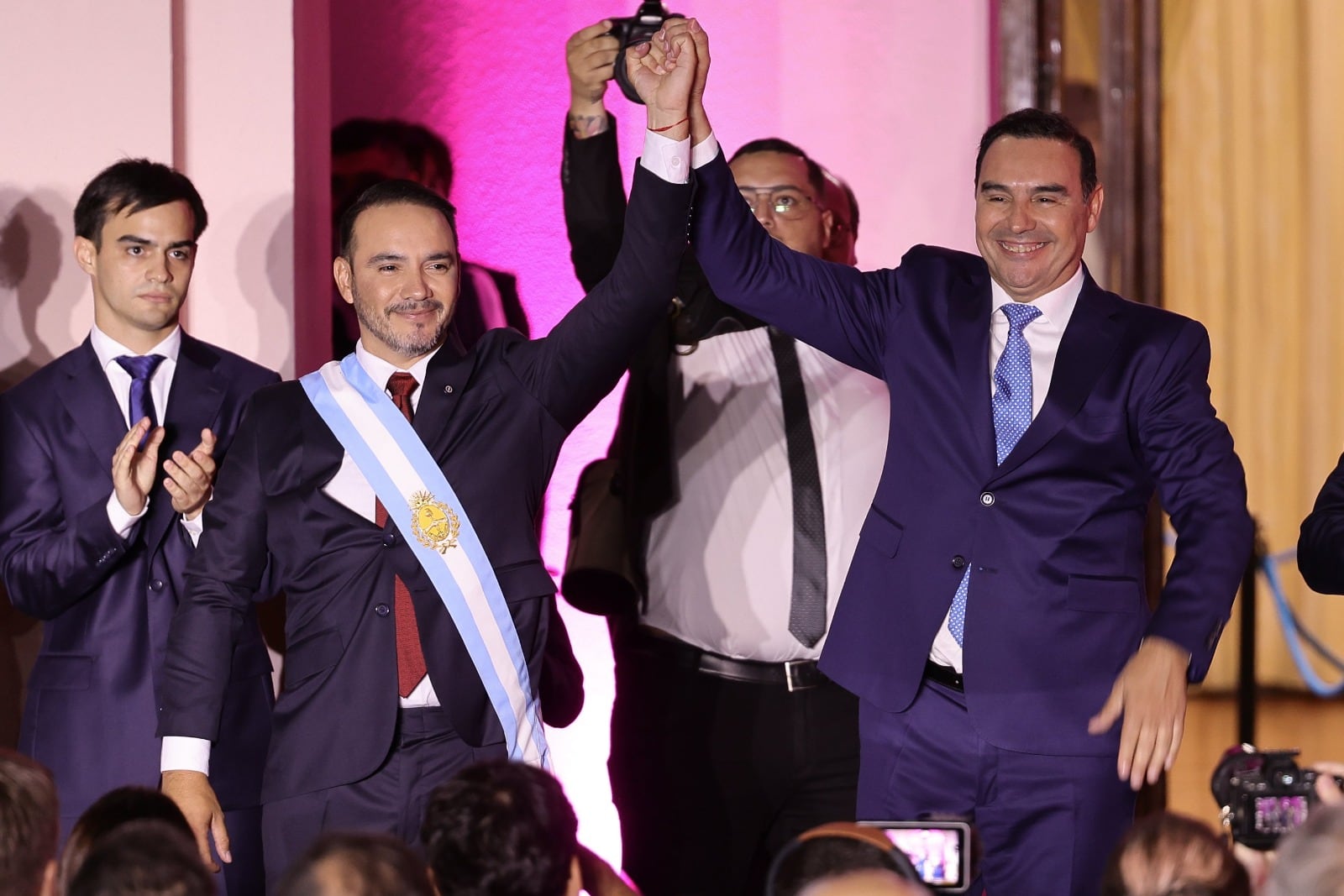 Gustavo aprovechó su salida para enviar algunos reclamos al Gobierno nacional