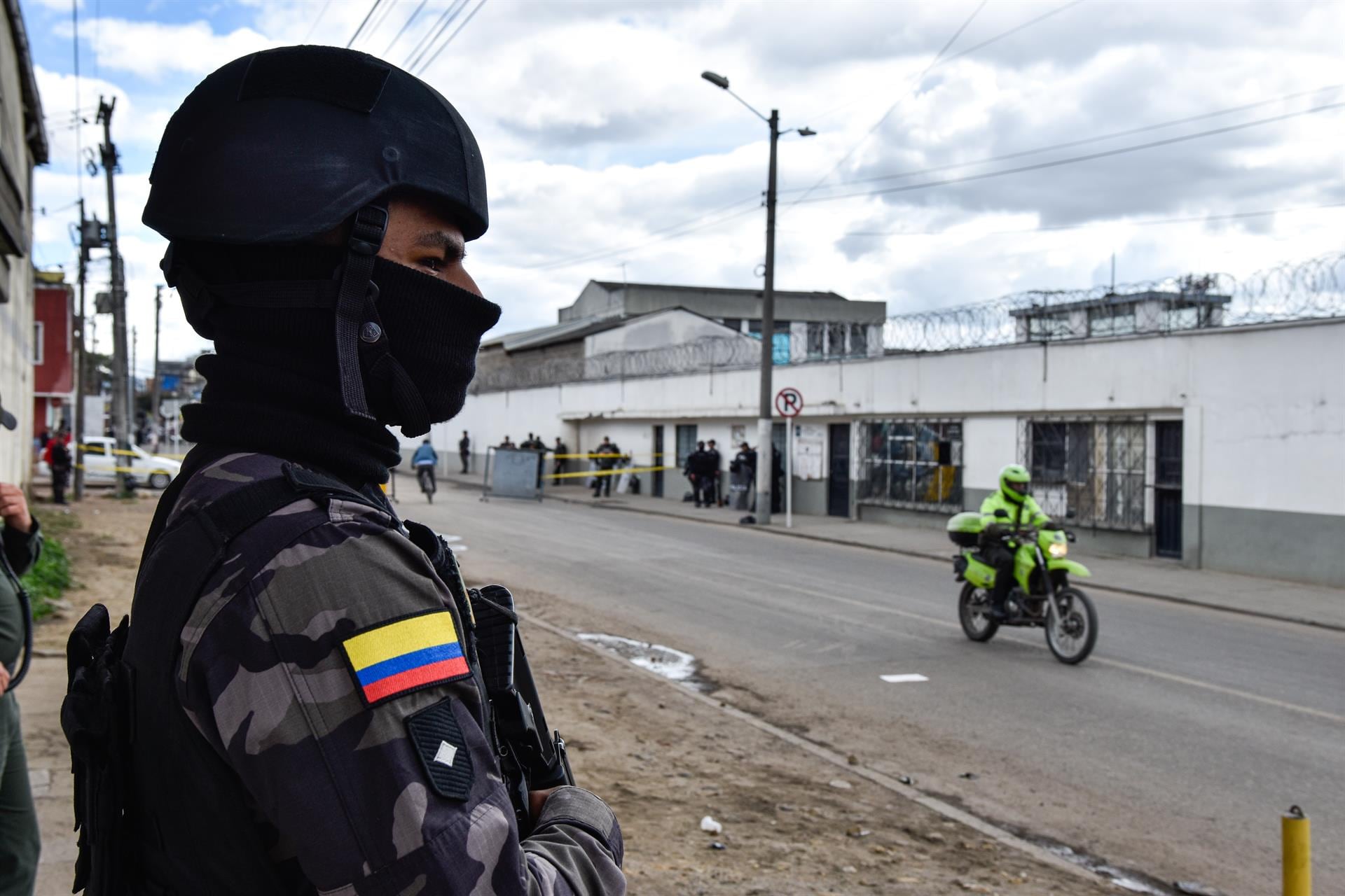Al menos ocho muertos y diez heridos en motines en dos cárceles de Ecuador