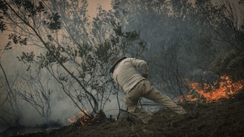 En imágenes: así luce Villa de Leyva, Boyacá, bajo el humo del incendio forestal que afectó a más de 200 hectáreas
