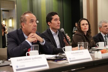 Guillermo Reyes. ministro de Transporte,