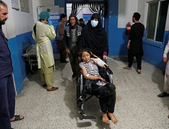 Una niña entre los heridos por el ataque contra una escuela femenina en Kabul, Afganistán. REUTERS/Stringer