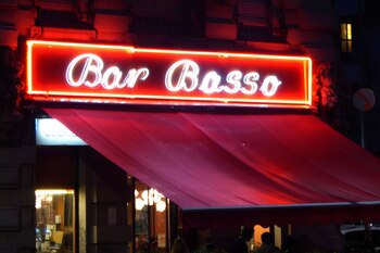 ARCHIVO - El Bar Basso de Milán es un sitio de culto para los adeptos al Negroni. Foto: Alexandra Stahl/dpa