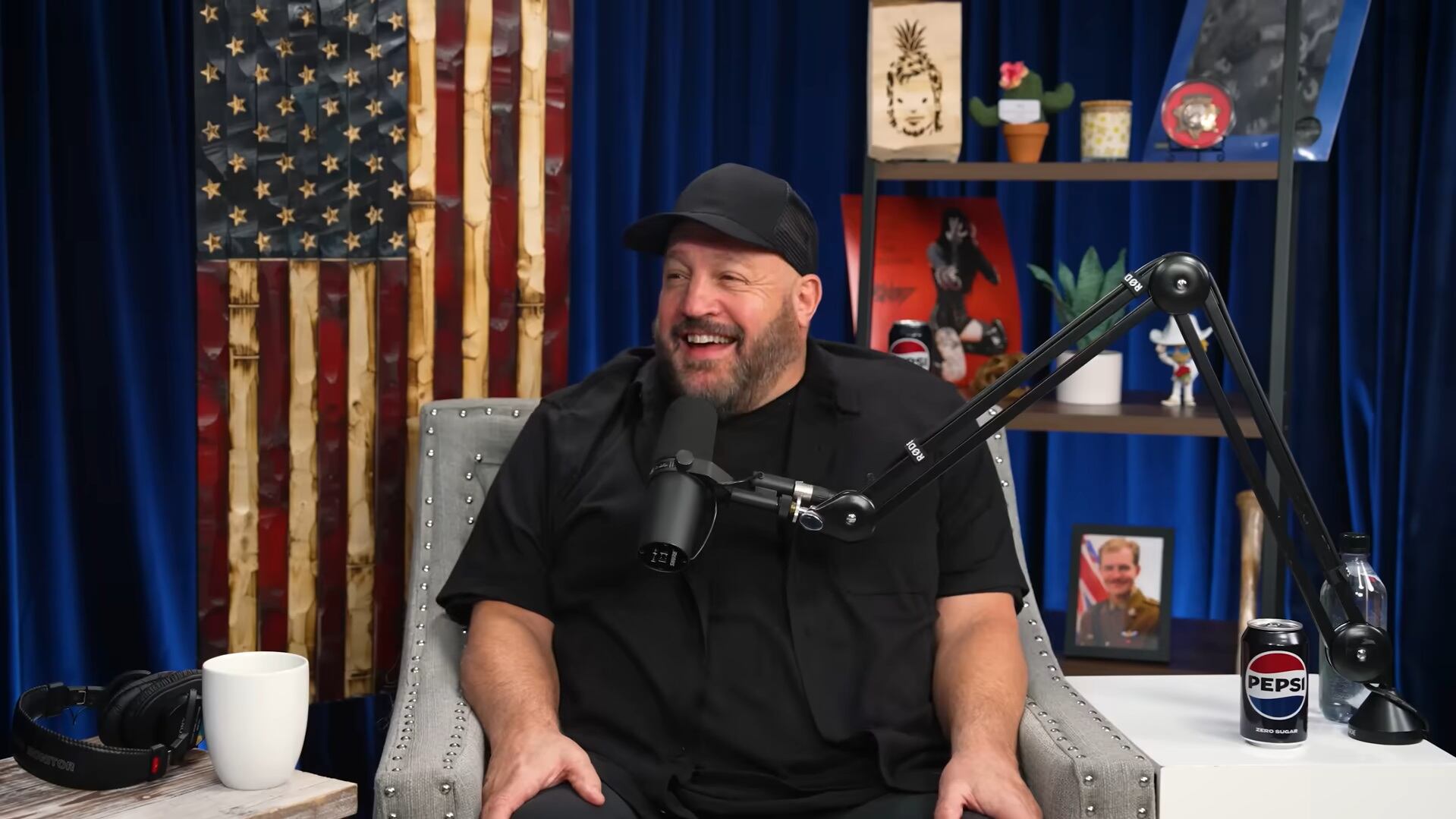 La autenticidad y el equilibrio personal renovaron la trayectoria profesional y la vida familiar de Kevin James, según destaca en su entrevista con Theo Von (YouTube: Theo Von)