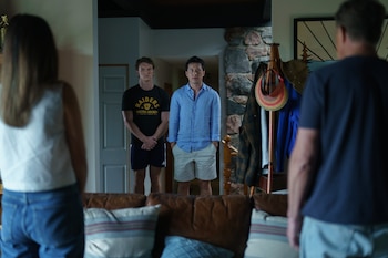 Connor Storrie y Hudson Williams en la serie 'Heated Rivalry', ('Más que rivales'). (Movistar Plus+).