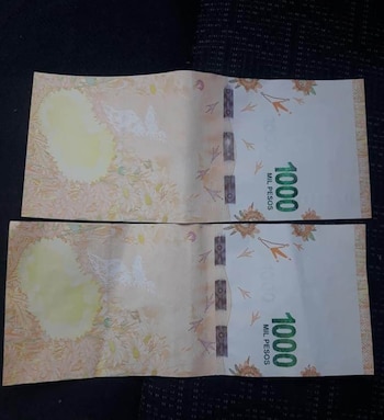 Un billete con su reverso