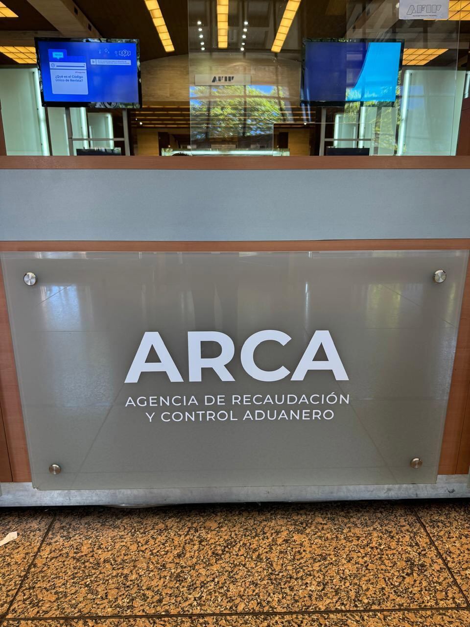 En el acumulado de los primeros 10 meses de 2025, ARCA administró el ingreso de $150,98 billones, con un aumento nominal de 43,4%, equivalente a una disminución de 4,9% en valores reales