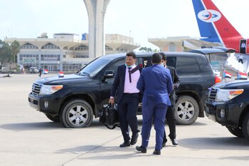 Funcionarios del gobierno yemení, incluido