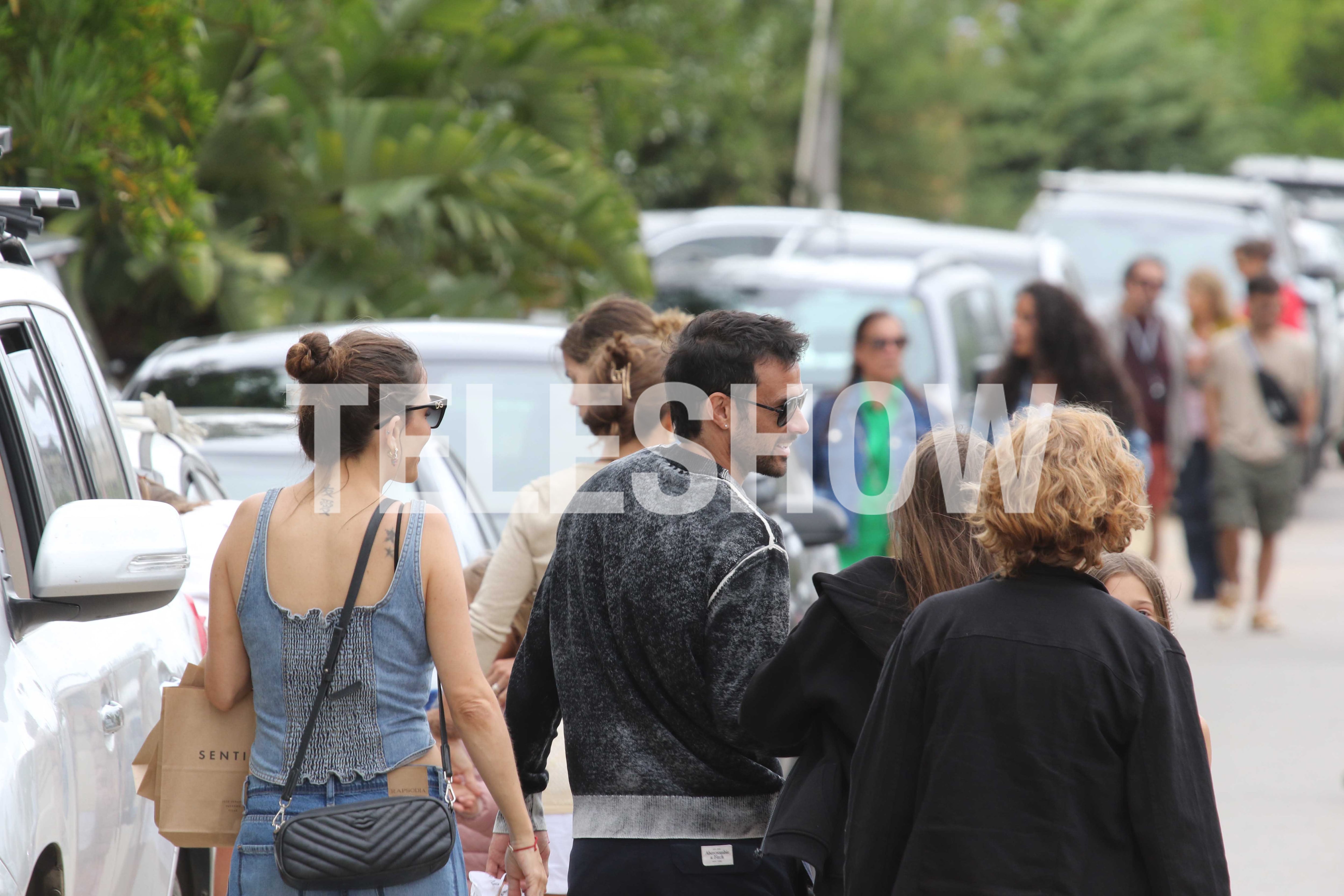 Los looks relajados y veraniegos de Darío Cvitanich e Ivana Figueiras reflejan su búsqueda de comodidad y naturalidad durante sus paseos