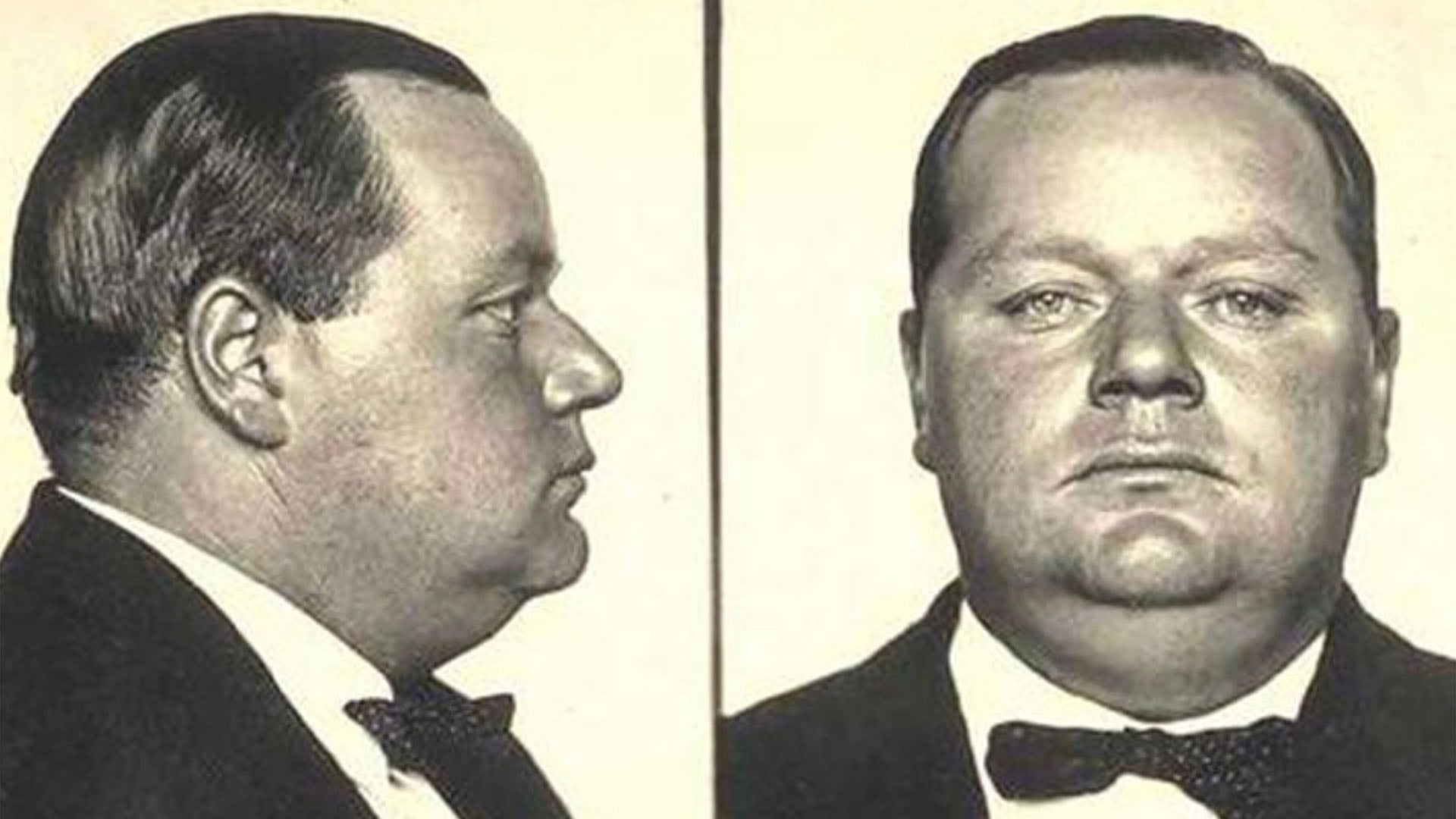 El actor, comediante y guionista estadounidense del cine mudo tras su arresto, el 10 de septiembre de 1921 (Grosby)
