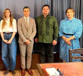 El juez José Michilini junto a Marharyta Sokorenko, representante del gobierno ucraniano ante la Corte Europea de Derechos Humanos, y los funcionarios del Ministerio de Relaciones Exteriores Mikola Orlov y Mariana Soroshuck.