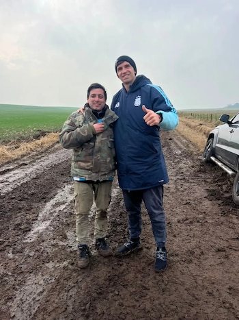 El Dibu Martínez quedó varado y fue ayudado por los vecinos