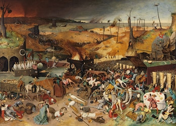 Pintura con paisaje desolado y oscuro que muestra esqueletos, figuras humanas caídas, fuegos, un carro con calaveras, barcos, edificios y patíbulos