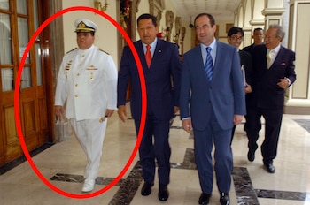 De izquierda a derecha el,