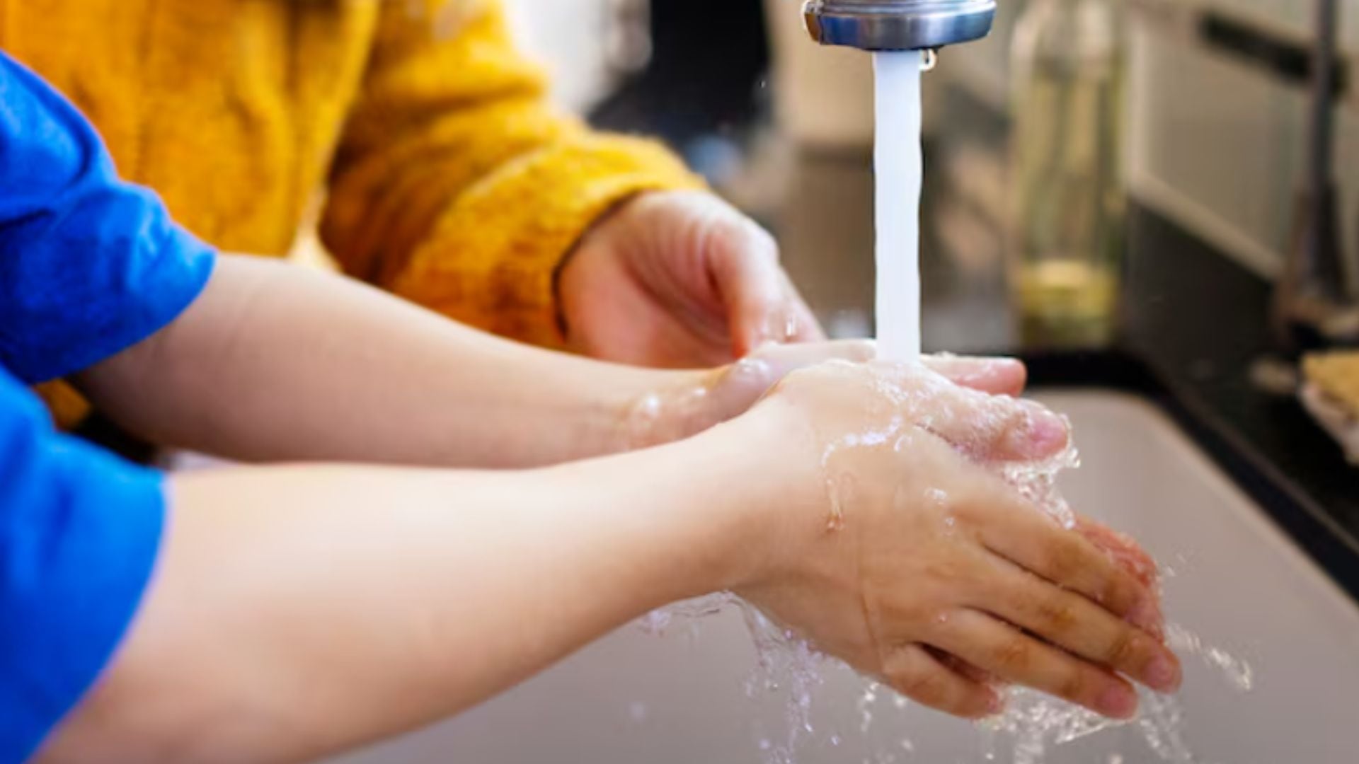 Los residentes deben tomar sus precuaciones y almacenar agua - Créditos: Freepik.