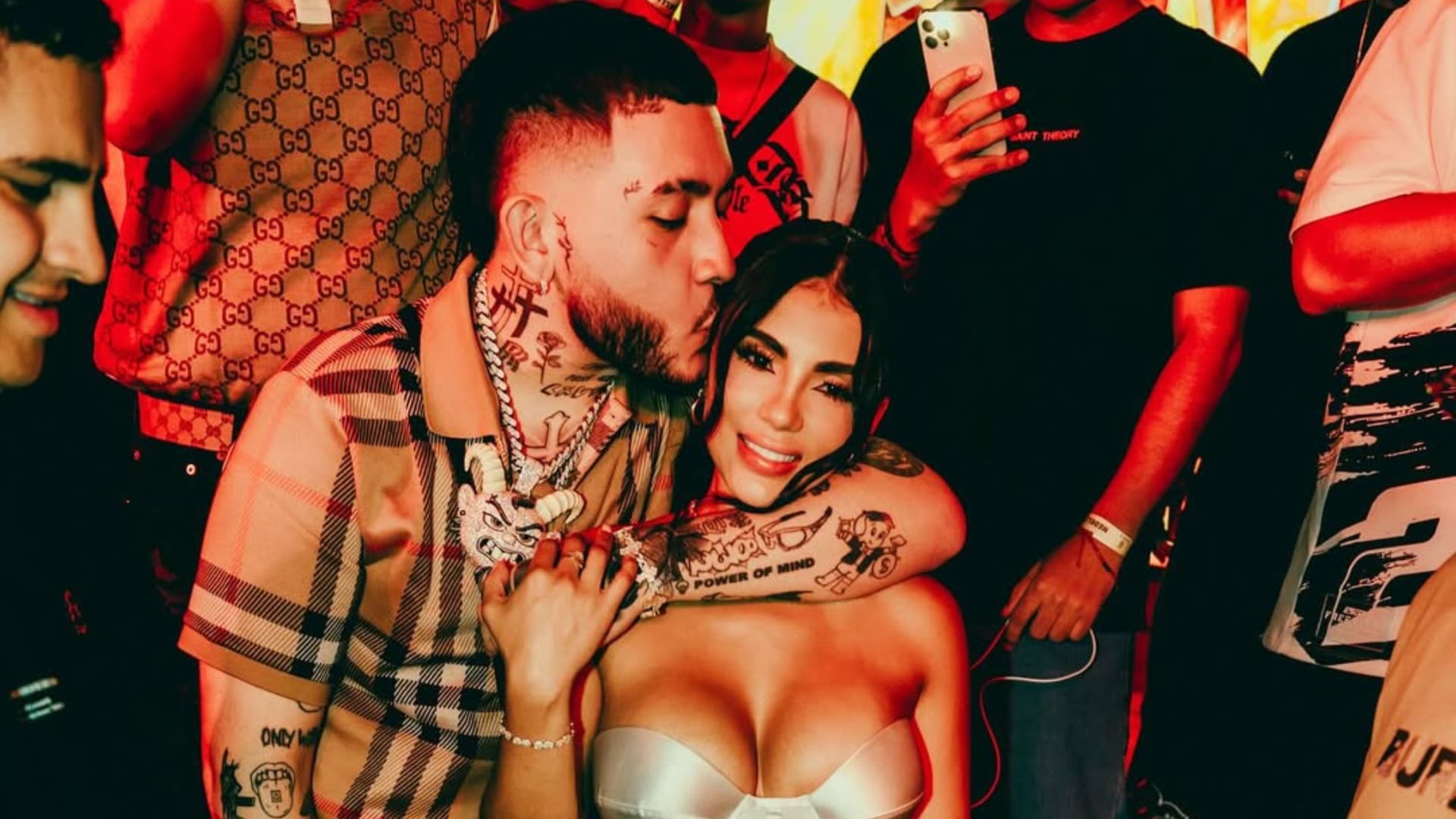 Kris R revela entre risas el secreto detrás de su primer beso con Karina García - crédito @krisrofficial/ Instagram