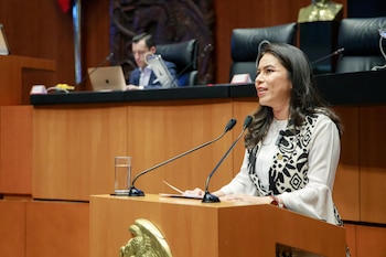 En su intervención, la integrante del Senado afirmó que una célebre expresión nacional pertenece a dos personajes históricos, presentando así una confusión sobre su autoría original