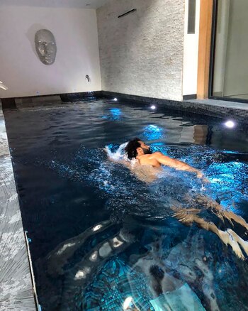 A Salah le encanta nadar