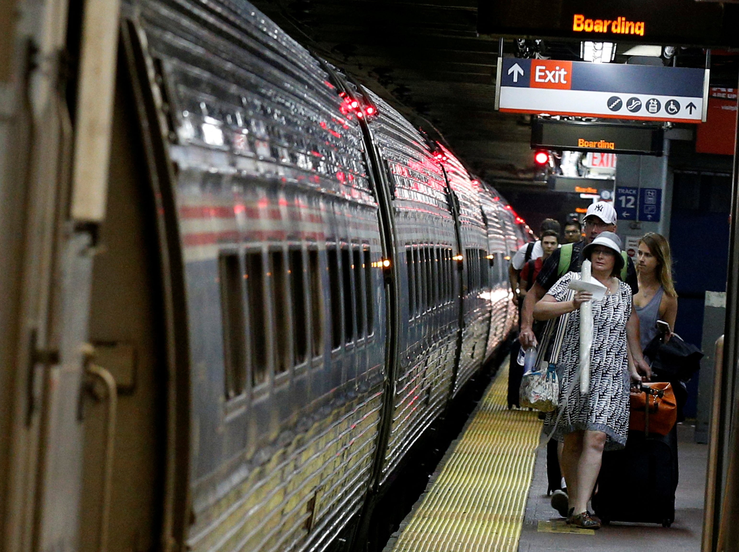 La policía de Amtrak detuvo a Héctor Deleon cuando presuntamente intentaba huir, y si es declarado culpable podría enfrentar prisión perpetua (REUTERS/Brendan McDermid)
