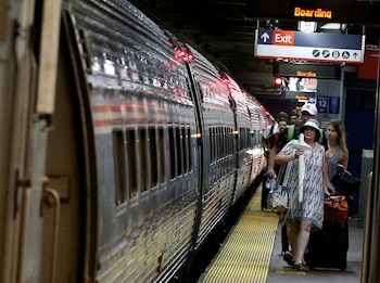La policía de Amtrak detuvo a Héctor Deleon cuando presuntamente intentaba huir, y si es declarado culpable podría enfrentar prisión perpetua (REUTERS/Brendan McDermid)