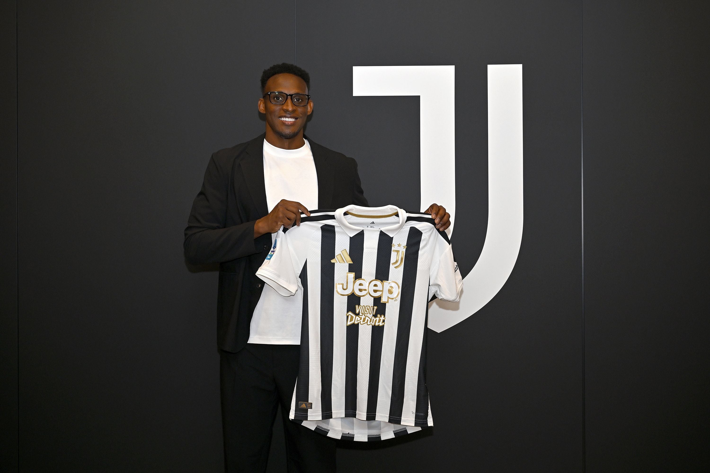 El colombiano, formado en el Deportivo Cali y curtido en el Genk, llega en plena madurez futbolística tras consolidarse en el Bologna y se incorpora al proyecto de Luciano Spalletti para el arranque de temporada - crédito Juventus