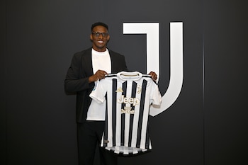 El colombiano, formado en el Deportivo Cali y curtido en el Genk, llega en plena madurez futbolística tras consolidarse en el Bologna y se incorpora al proyecto de Luciano Spalletti para el arranque de temporada - crédito Juventus