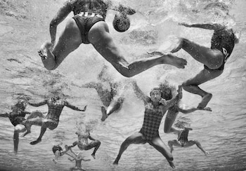 Un grupo de deportistas jugando