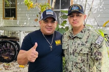 La detención de Luis Manuel Aviles en Florida coincidió con el despliegue de nueve meses de su hijo Joshua Aviles en el USS Abraham Lincoln de la Marina de Estados Unidos. (Foto: cortesía)
