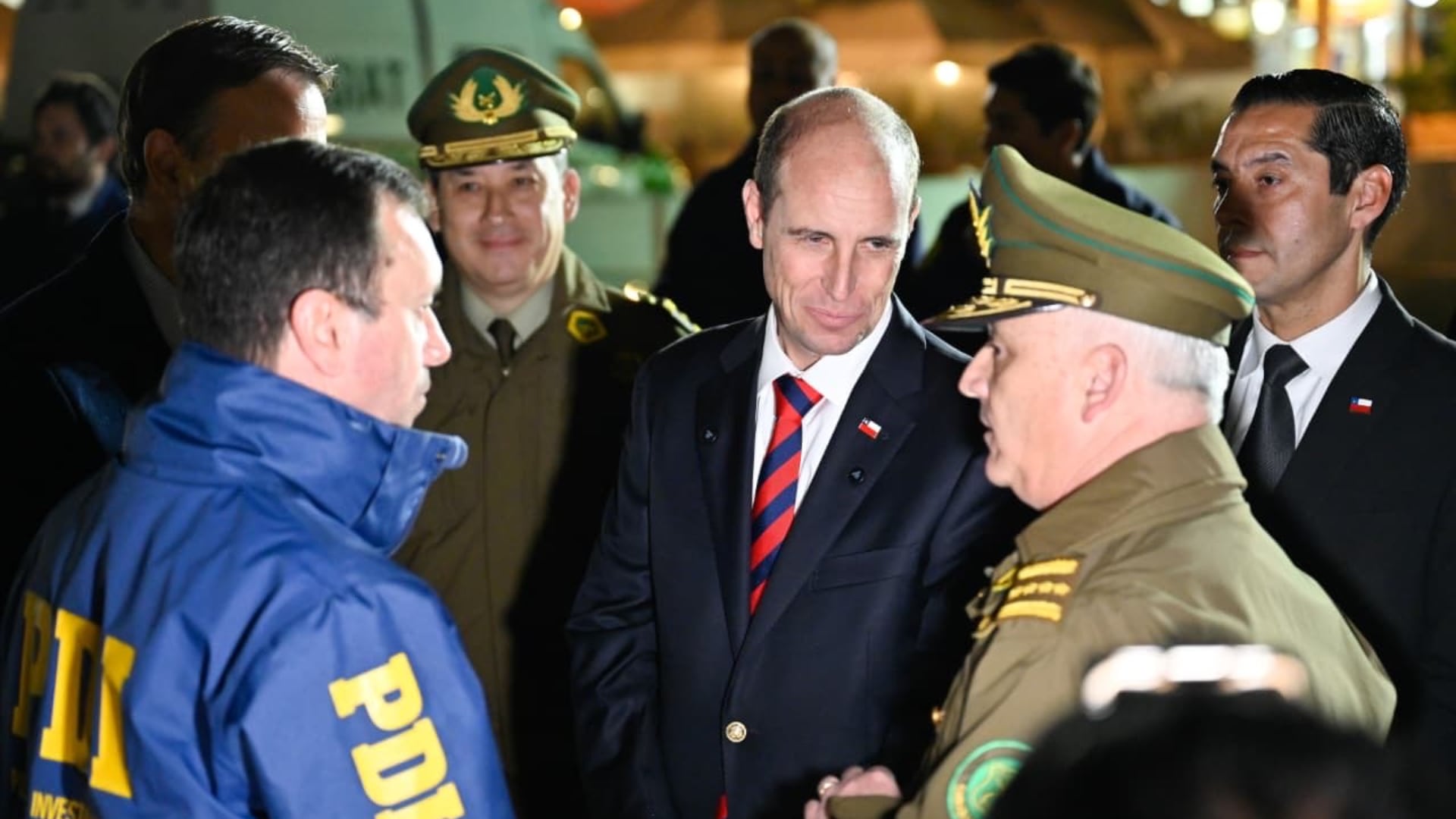 El Ministro de Seguridad Pública, Martín Arrau, junto al General Director de Carabineros, Marcelo Araya, y al Director General de la Policía de Investigaciones, Eduardo Cerna, dieron inicio a una ronda de intervención nacional entre ambas instituciones (@martinarrau)