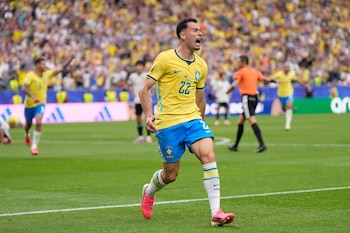 Gabriel Martinelli festeja tras marcar el segundo gol de Brasil ante Japón en el partido de la ronda de 16vos de final, el lunes 29 de junio de 2026, en Houston. (AP Foto/Ashley Landis)