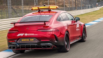 El auto médico tiene similares