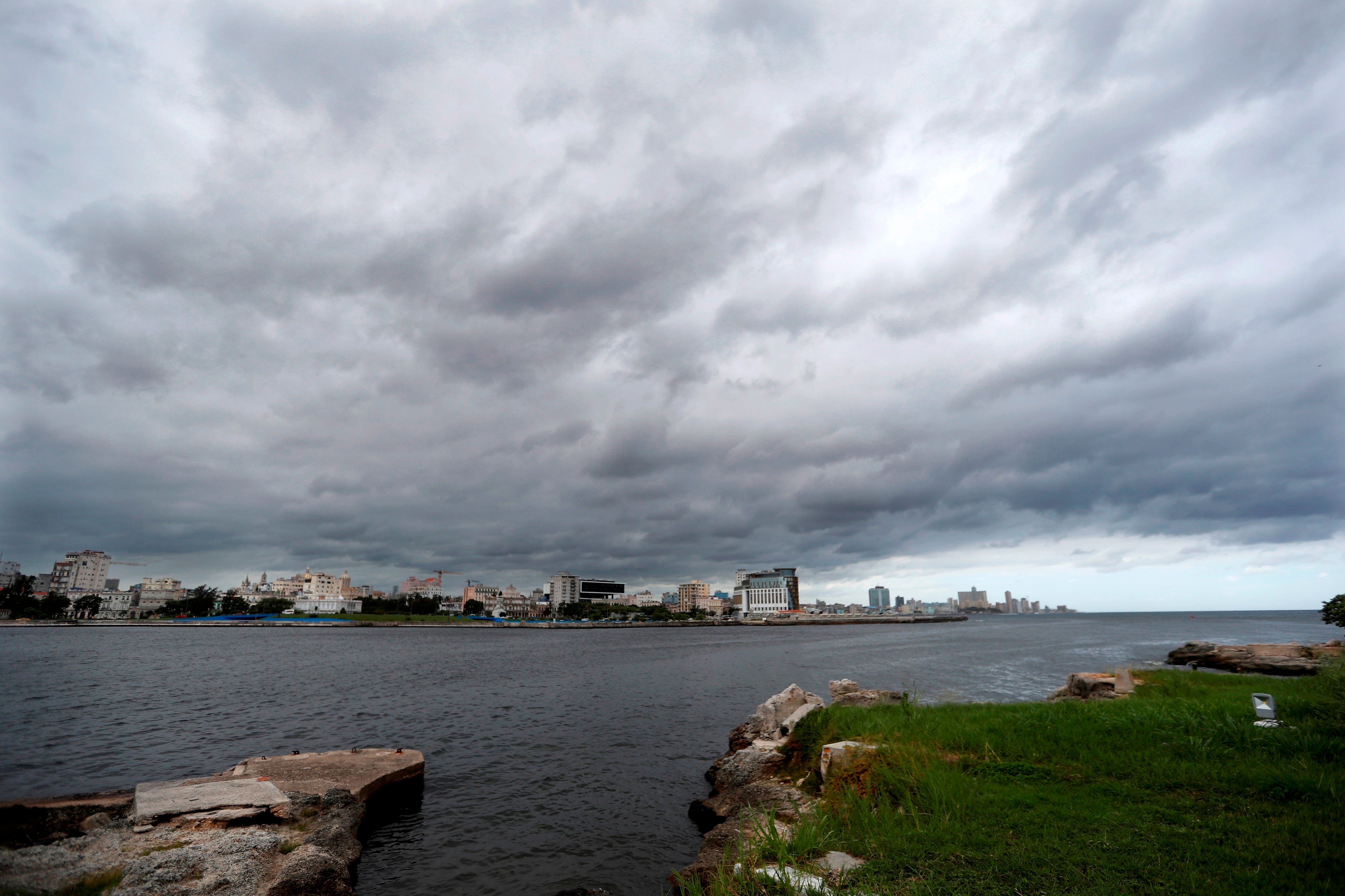 La Isla de la Juventud permanece incomunicada de la red móvil nacional desde el 8 de septiembre por daños en el cable submarino que la conecta con el resto de Cuba. (EFE/ Yander Zamora/Archivo)
