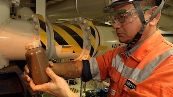 Japón logró extraer lodo rico