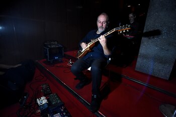 La orquesta al costado de