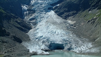 Los cuerpos de dos alpinistas desaparecidos en 1992 aparecen tras el deshielo de un glaciar suizo: una prueba de ADN confirma su identidad