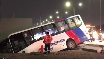 AeroDirecto: Bus se despista y cae a zanja en vía de ingreso al aeropuerto Jorge Chávez