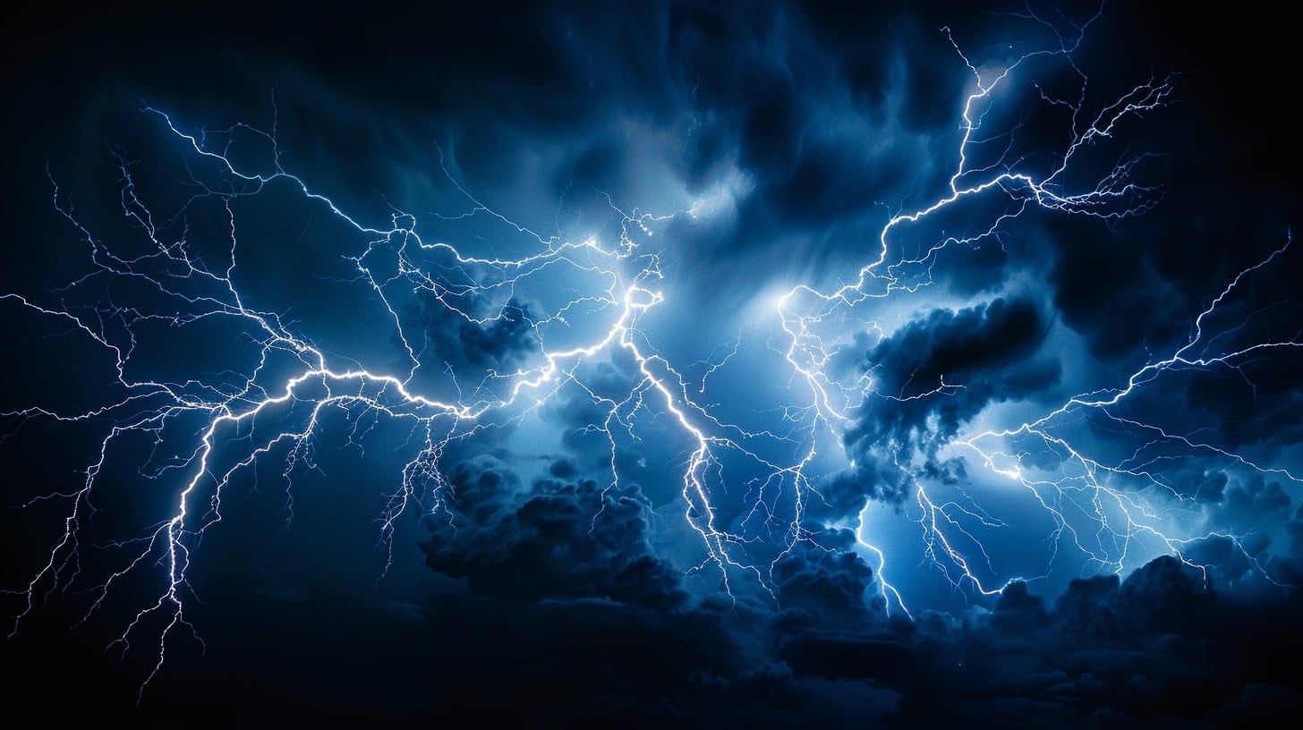 Un hombre de 62 años perdió la vida al resultar expuesto a fuertes precipitaciones y descargas eléctricas en una finca - crédito Imagen Ilustrativa Infobae