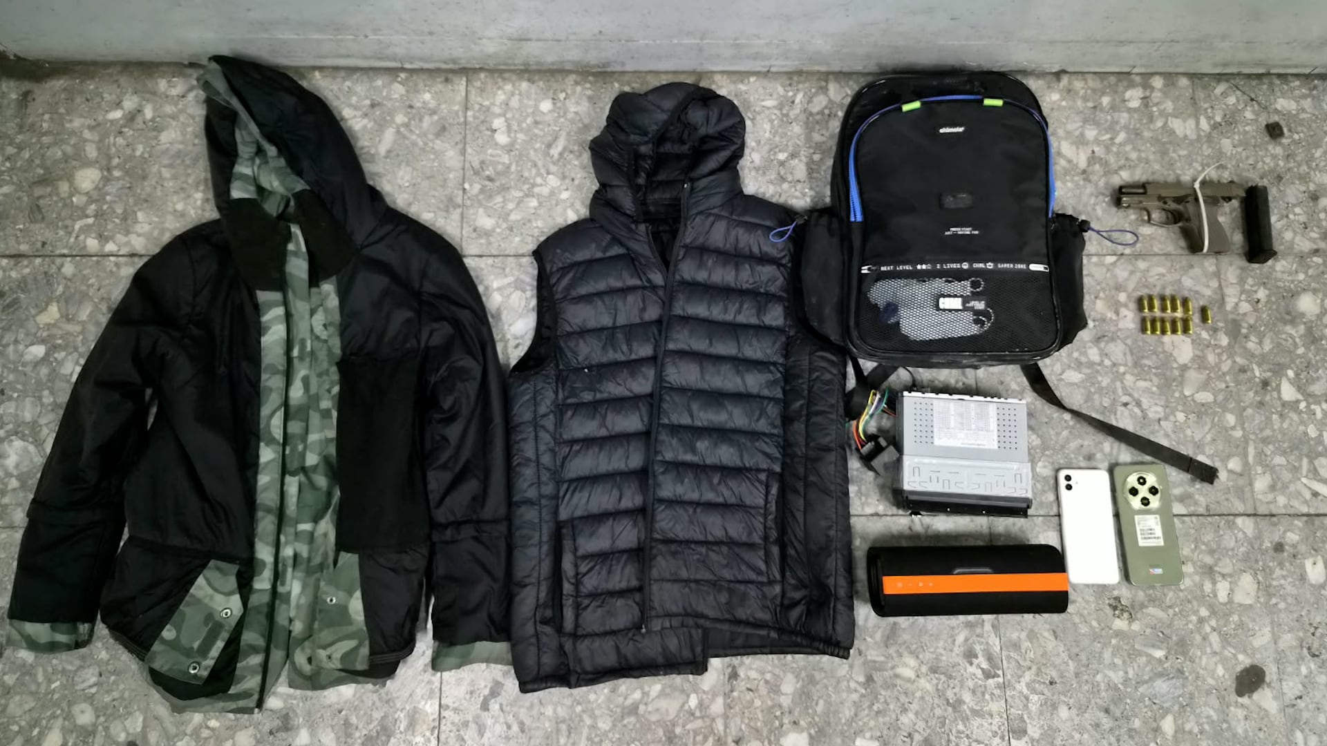 Parte de lo secuestrado por los efectivos
