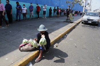 Largas colas se registraron en